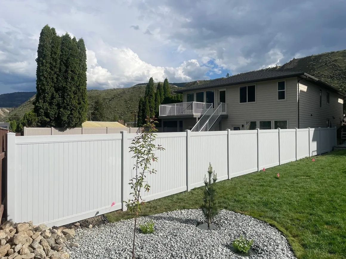 fencing Kelowna vinyl